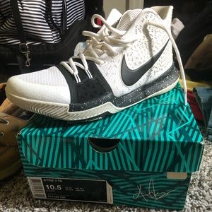 Kyrie 3 size 10.5 in great condition